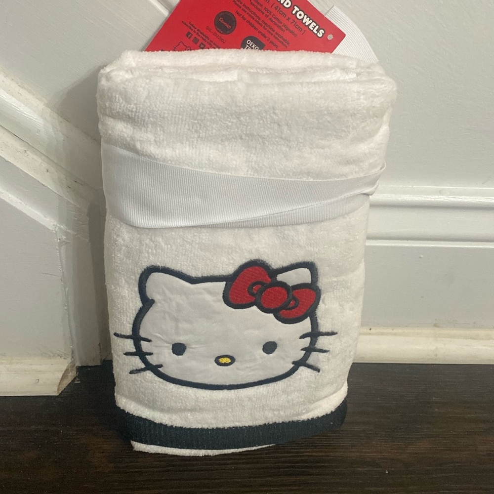 Hello Kitty Valentines Black White Hand Towel 2 Pack - Picture 3 of 6